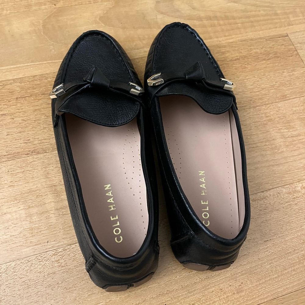 Cole Haan loafer 6.5 like new black leather - Evelyn bow